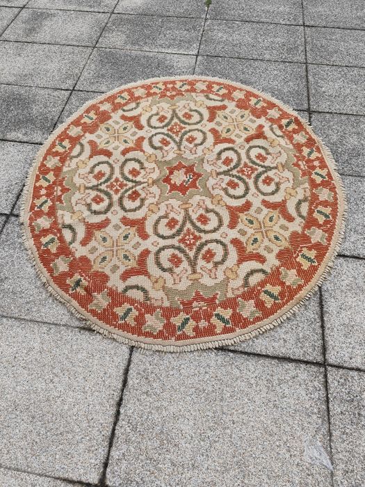 Tapete de ARRAIOLOS redondo de colecção particular