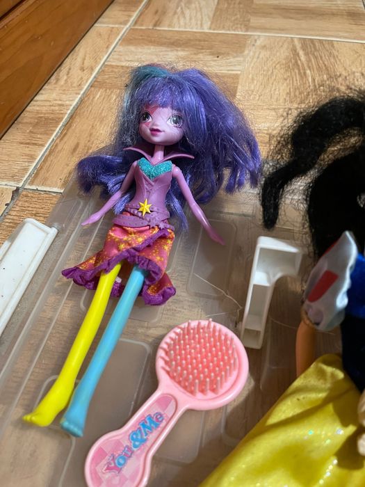 Barbies Disney em bom estado