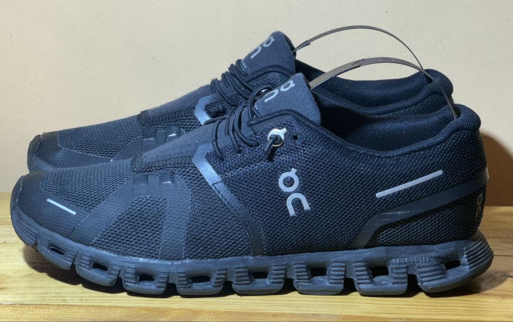 Оригінальні кросівки On Cloud Running. Розмір 39(25-25,5 см)