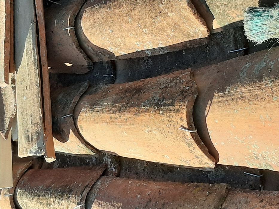 Vende-se grampos / ganchos para telhas de canudo