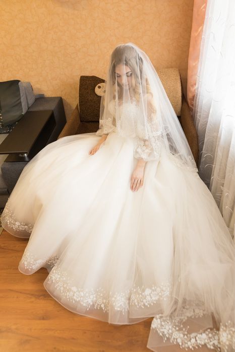 Весільна сукня