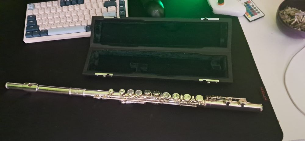 Flet poprzeczny prawie nowy