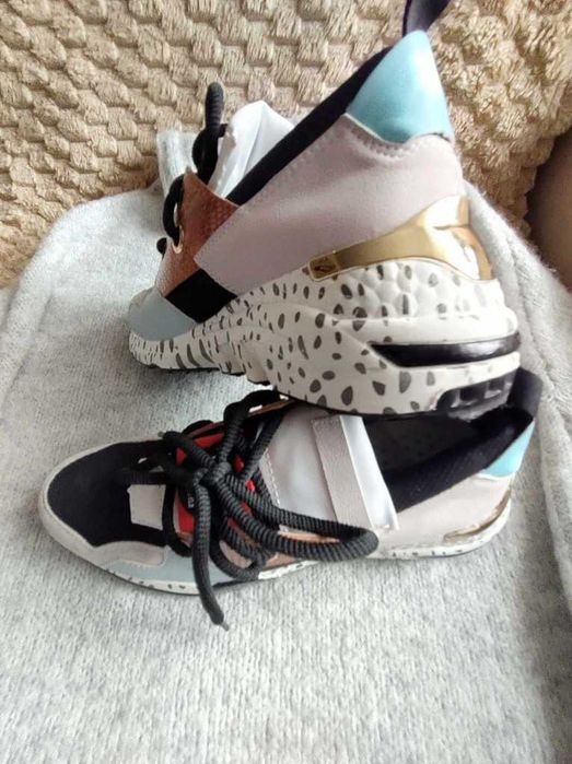 Sneakersy damskie ,nowe,39