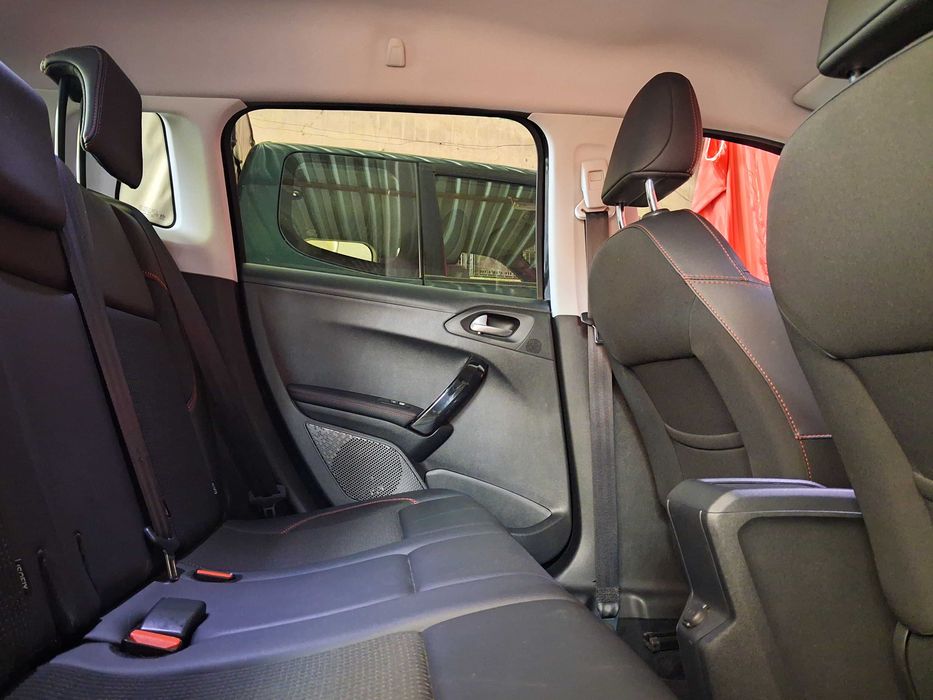 Carro Peugeot 2008