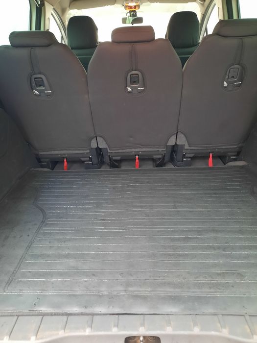 Продам  Peugeot 5008