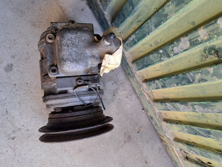 Botija  gpl de 60L e barril vazio de 50L e Motor AC mitsubishi pajero