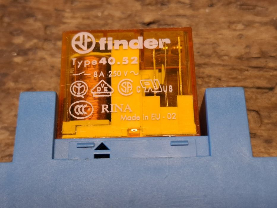 Relay Base and Relay Finder442908366540656641