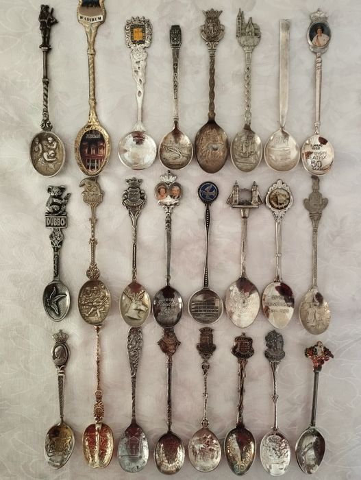 Сувенірні посріблені ложки