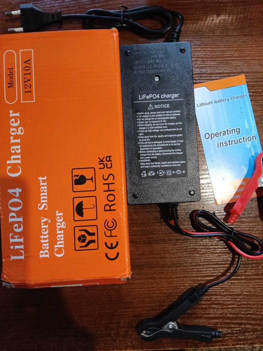 Автоматичний зарядний пристрій 10А. 14.6в