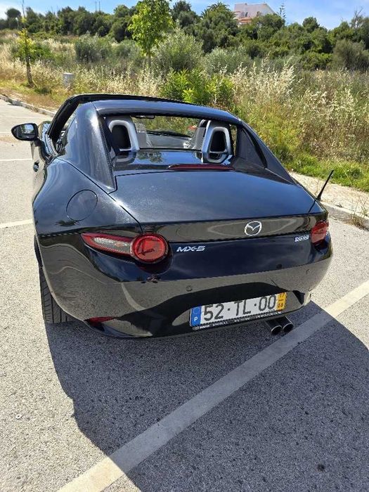 Carro descapotável Mazda Mx5