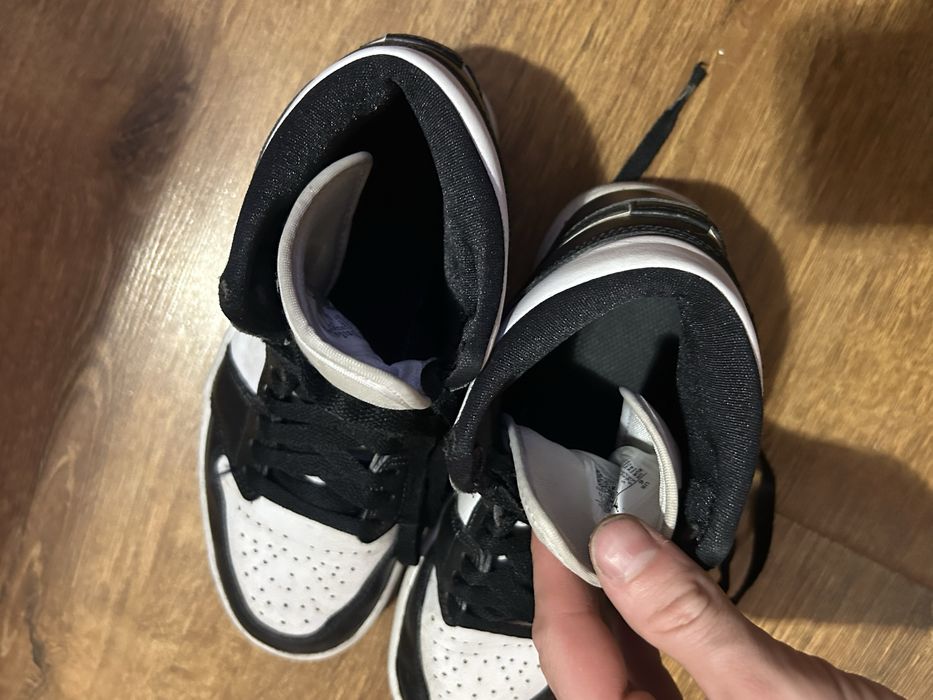 Air Jordan 1 Mid Black/White (Panda)