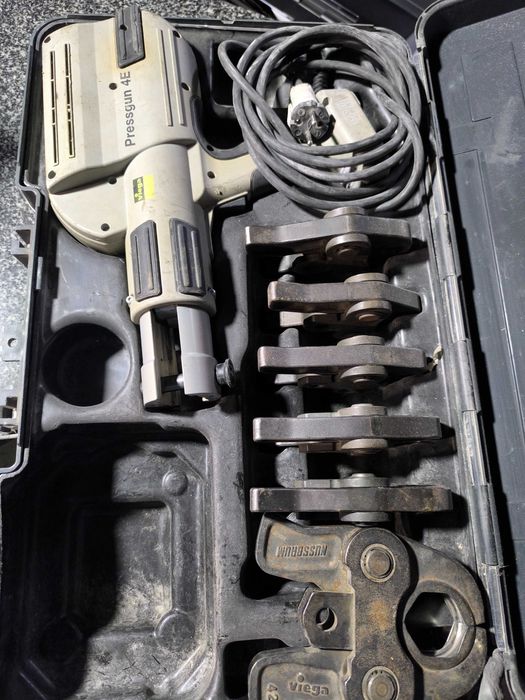 Maquina de Prensar Viega 4E