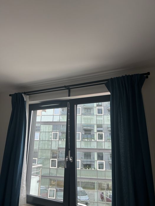 Karnisz czarny Ikea