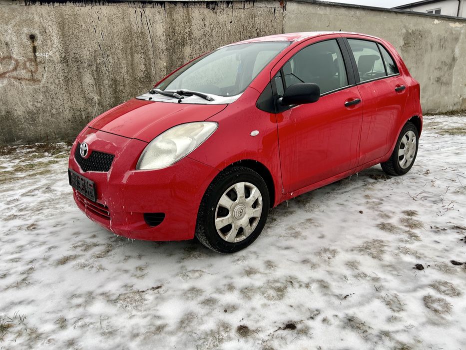 Toyota yaris 1.0 benzyna Klimatyzacja lekko uszkodzona 108 tys km!!