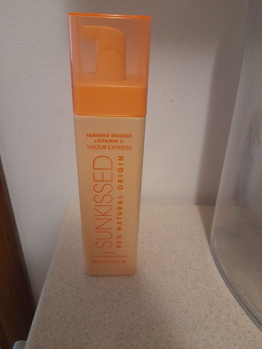 Samoopalacz w piance Sunkissed Hydroglow