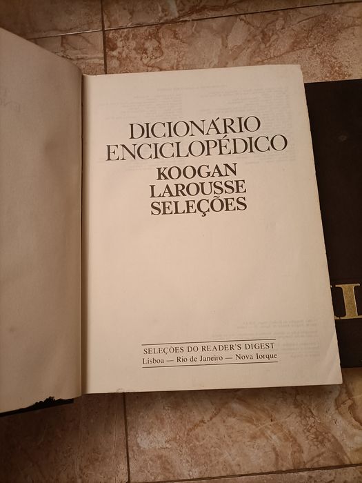 Dicionários Enciclopédicos Koogan Larou/Português Inglês Porto Editora