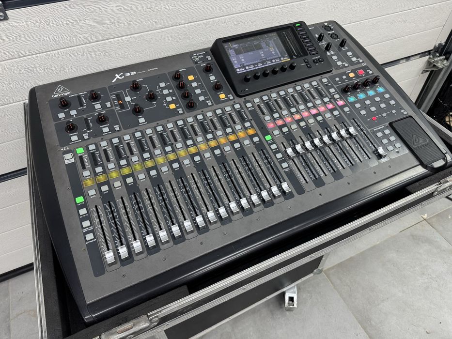 Behringer X32 full w swietnym stanie z casem okazja bardzo mało uzywan