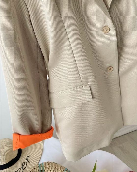 Піджак блейзер жакет світлого бежевого кольору в рубчик