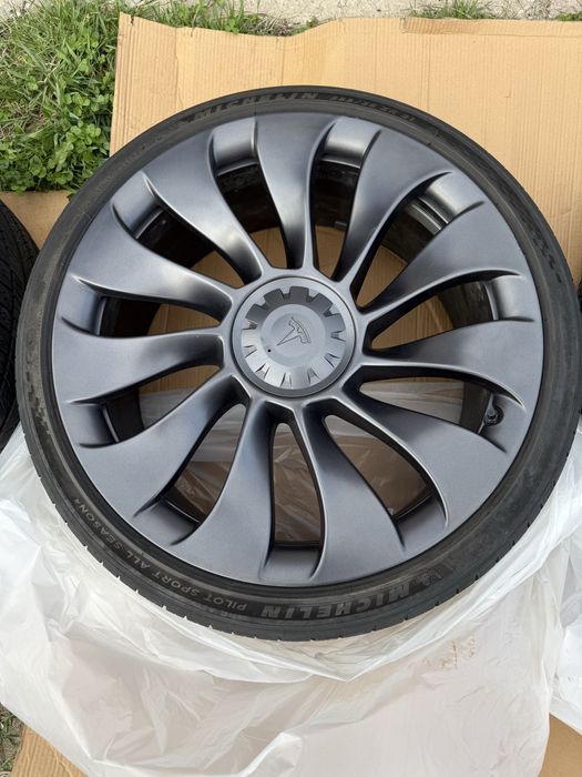 Диски model Y Performance R21