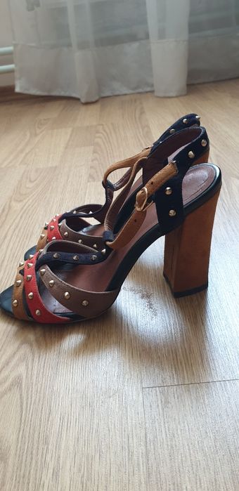 Продам босоніжки 38 розміру