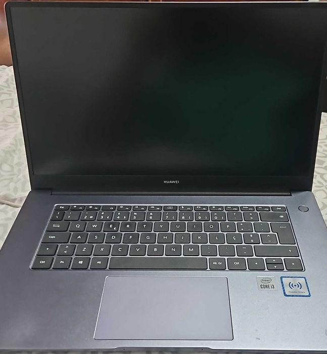 i3/8GB/250GB SSD Huawei Laptop with Charger
