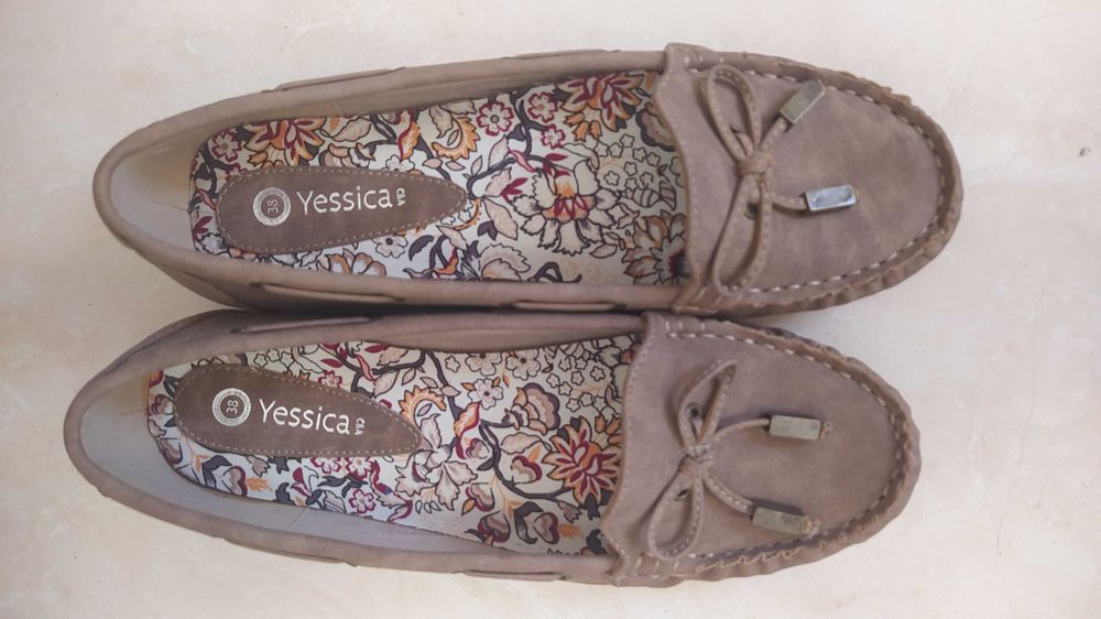 Sapato mocassim em pele