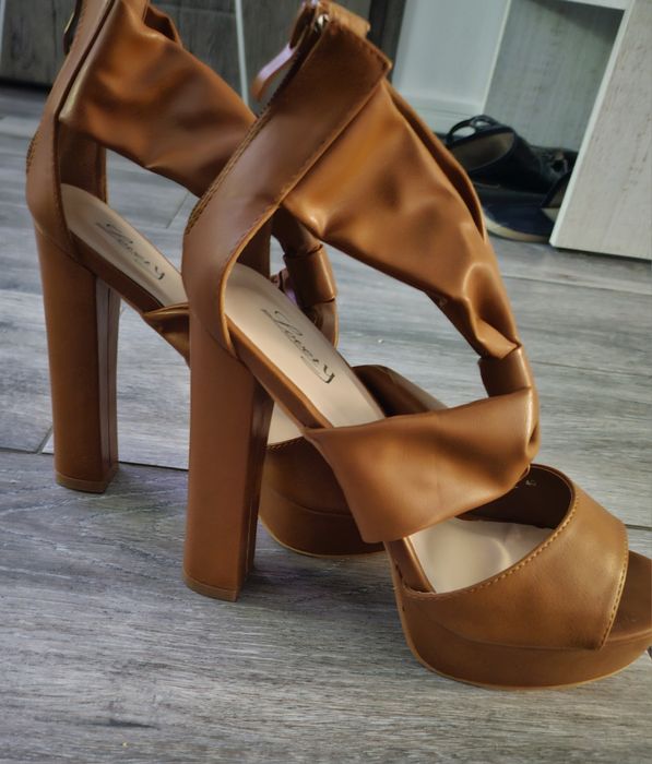 Buty na koturnie Lovery