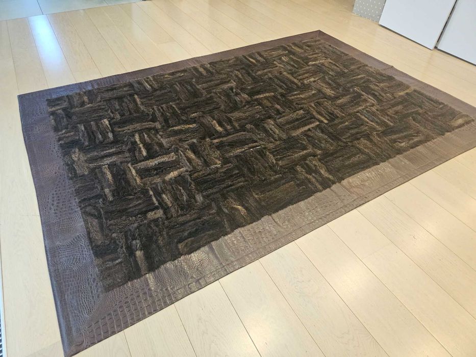 Эксклюзивный ковер из нутуральной кожи крокодила и меха нутрии/кролика