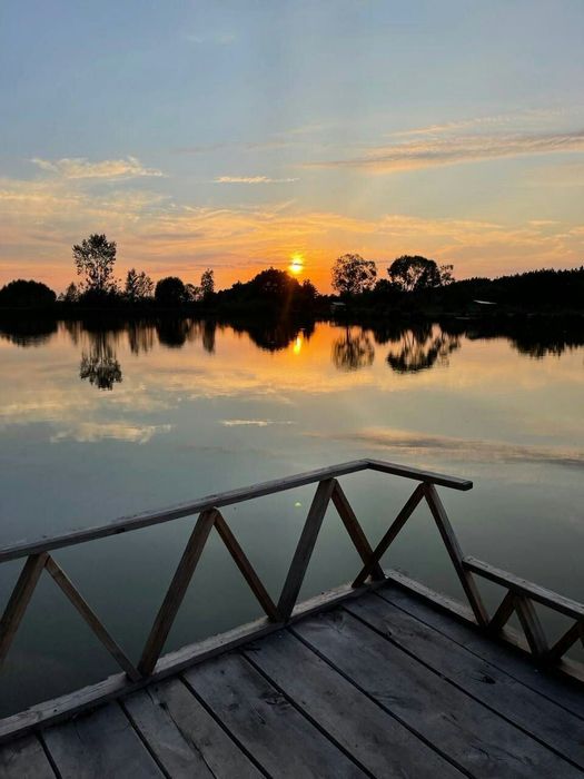 Дом с большим участком и озерами в лесу