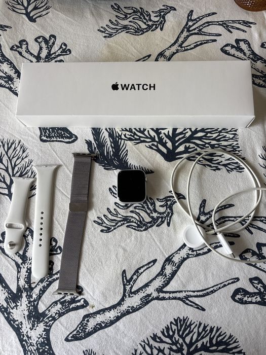 Apple Watch SE 44mm Silver Aluminum – Excelente estado