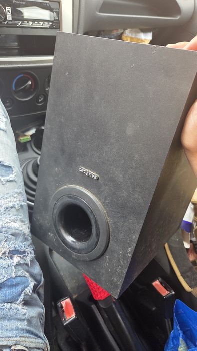 subwoofer do sistema de som para PC Creative Inspire

T7700.