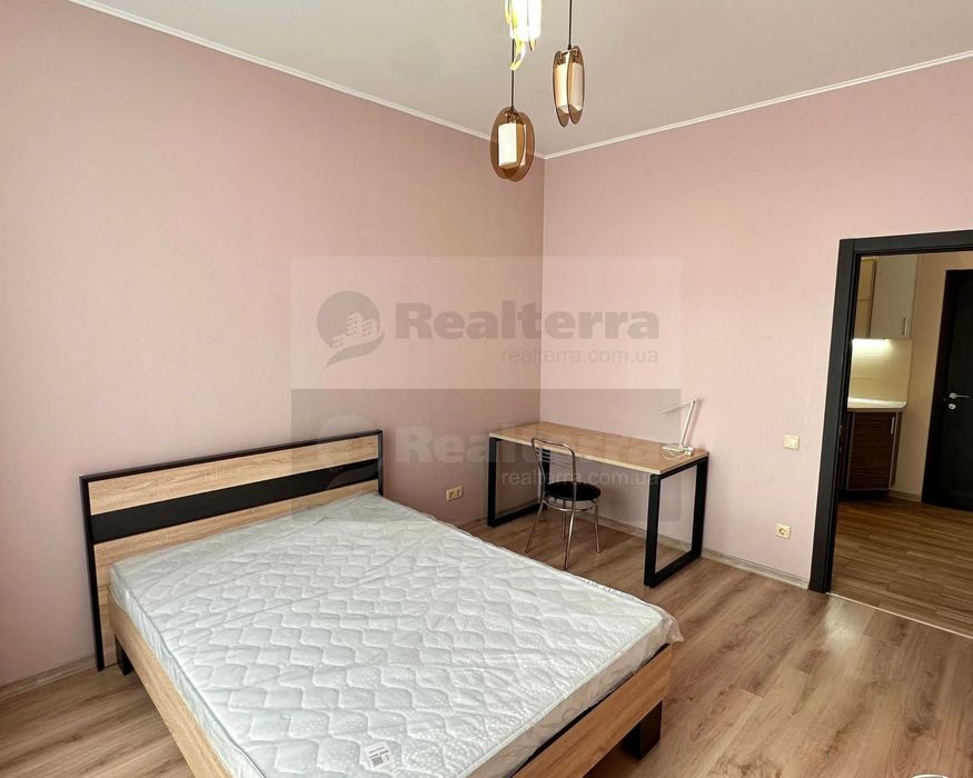 Простора і мебльована, 85 кв.м. в ЖК Golden Park, Парково-Сирецька, 4-В