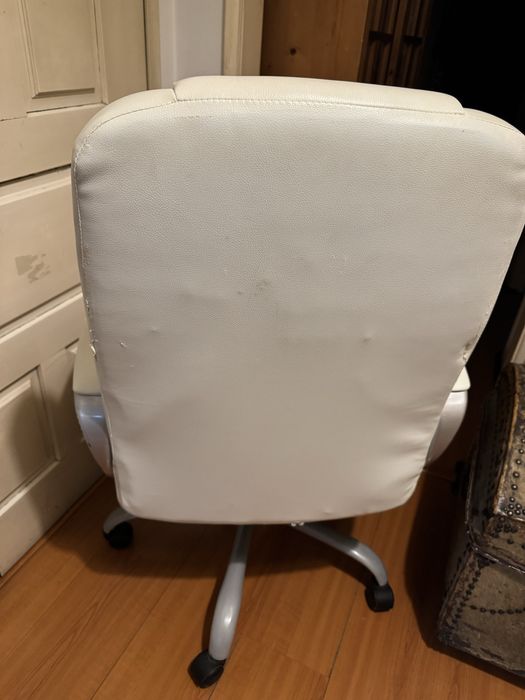 Cadeira de Escritório Branca – Funcional e Confortável