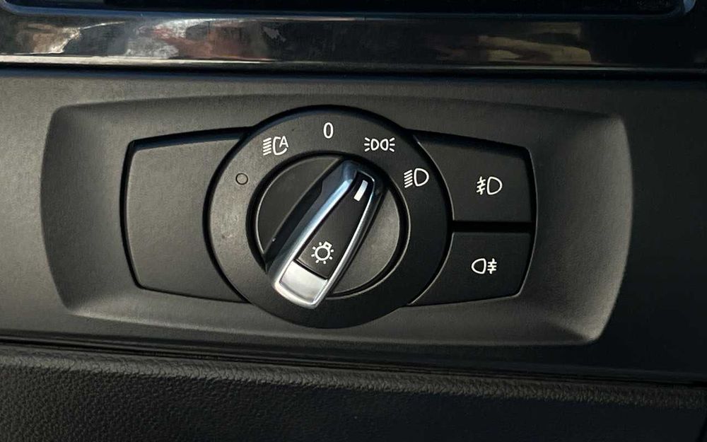 BMW 320 I 2009 року