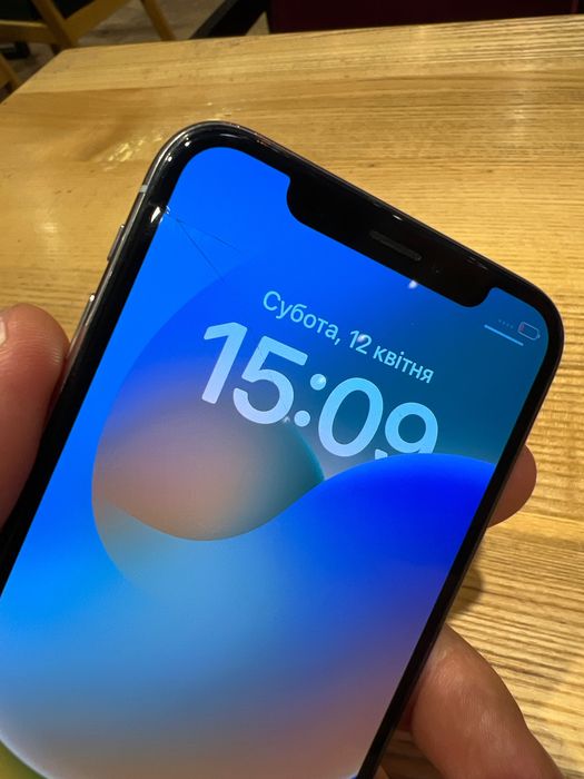 Айфон х Внизу написано