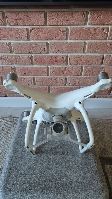 W zestawie Dron Dji phantom 4 ipad mini 4