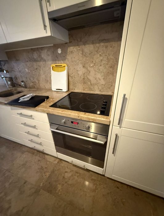 Arrendo T1 mobilado com garagem e piscina Av Eng Duarte Pacheco