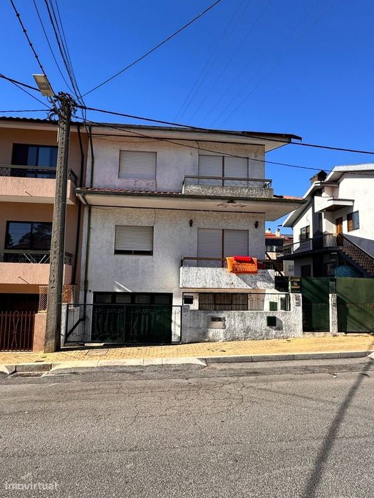Andar de moradia T3 com garagem, em Ermesinde