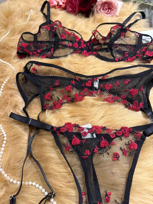 3-częściowy seksowny komplet koronkowej bielizny L