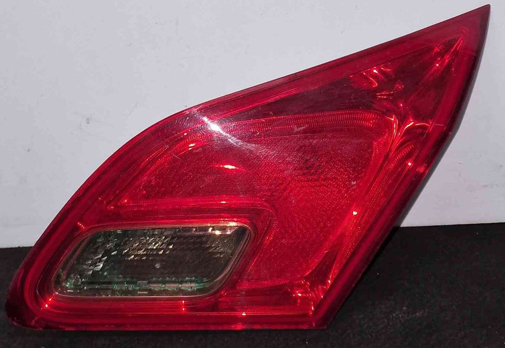 Farolim da Mala Direito - OPEL ASTRA J