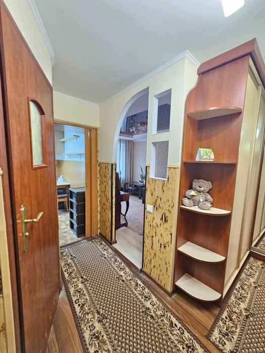 Продам 2-кім квартиру на другому поверсі