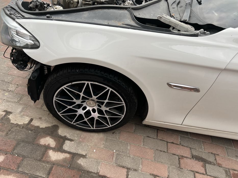 Двери,кузовные запчасти bmw f10 цвет 300