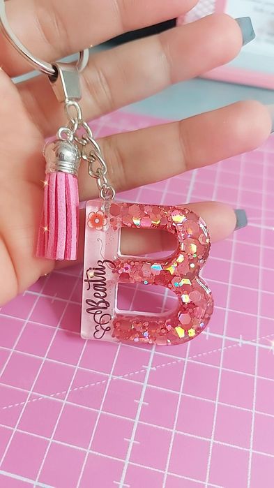 Chaveiro letra personalizado.