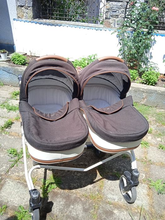 Коляска для двійні