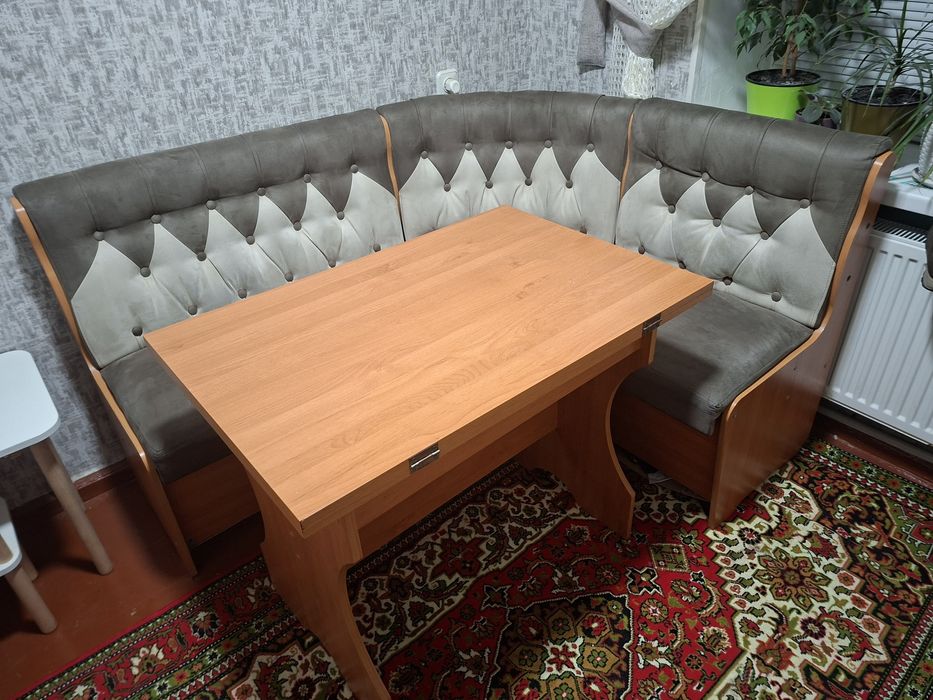 ТЕРМІНОВО!!!Кухонний уголок+ стіл