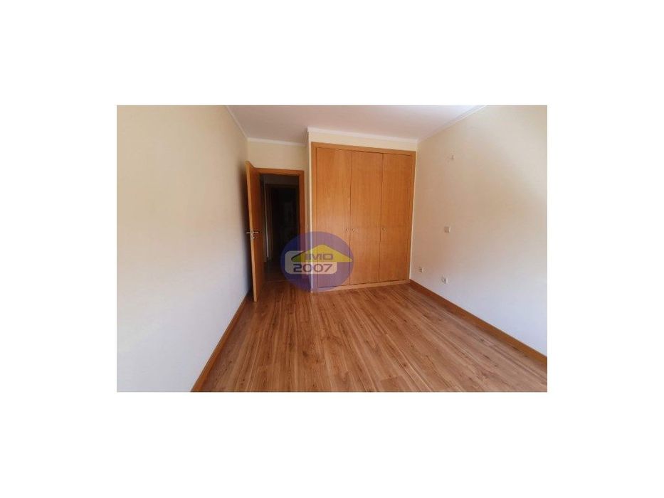 Apartamento T2 em Canelas