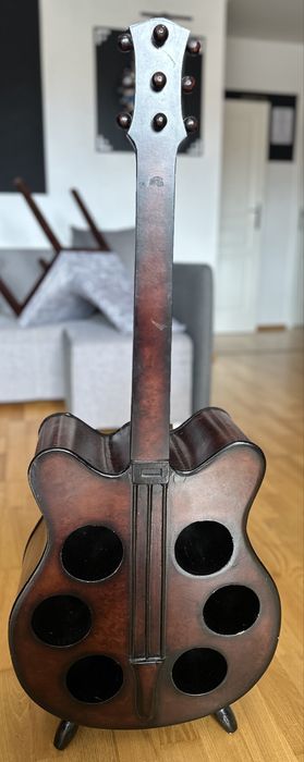 Stojak gitara na wina