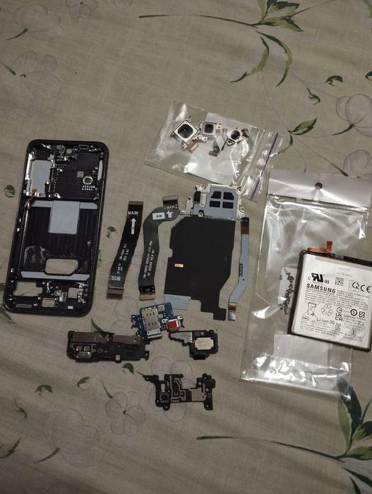 Запчастини на Samsung s22
