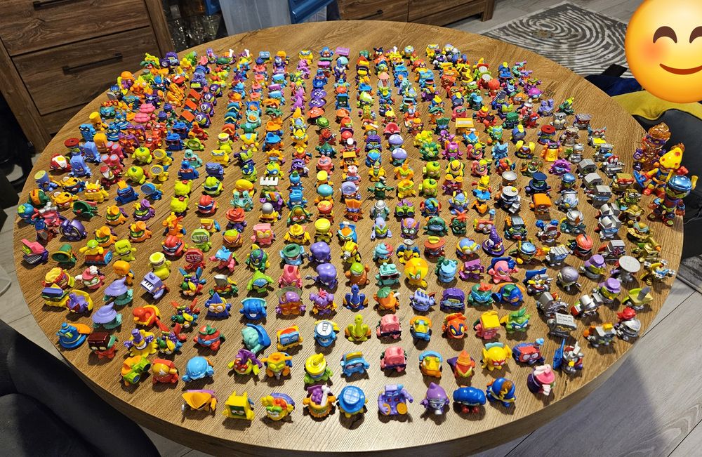 Super Zings figurki około 400 bonus ultra rare