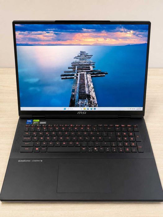 Laptop MSI Titan 18 HX AI RTX 5090 24GB / Ultra 9 / 96GB RAM / 6TB / 4K